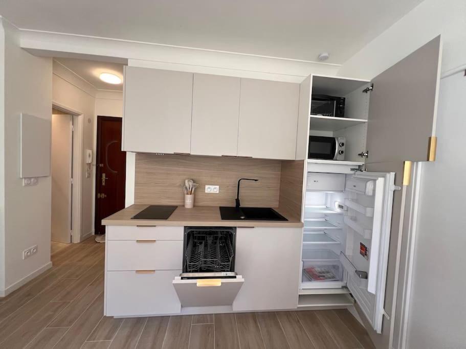 Magnifique T2 Proche Mer Et Ville Refait A Neuf Avec Terrasse Menton Exterior photo