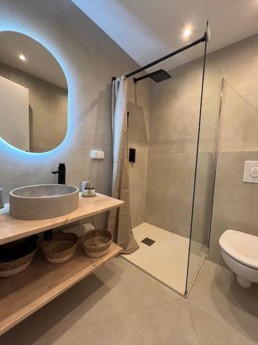 Magnifique T2 Proche Mer Et Ville Refait A Neuf Avec Terrasse Menton Exterior photo