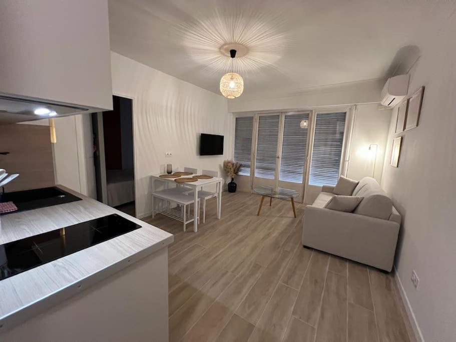 Magnifique T2 Proche Mer Et Ville Refait A Neuf Avec Terrasse Menton Exterior photo